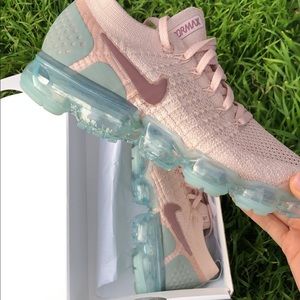 Meet your Posher, Carolina